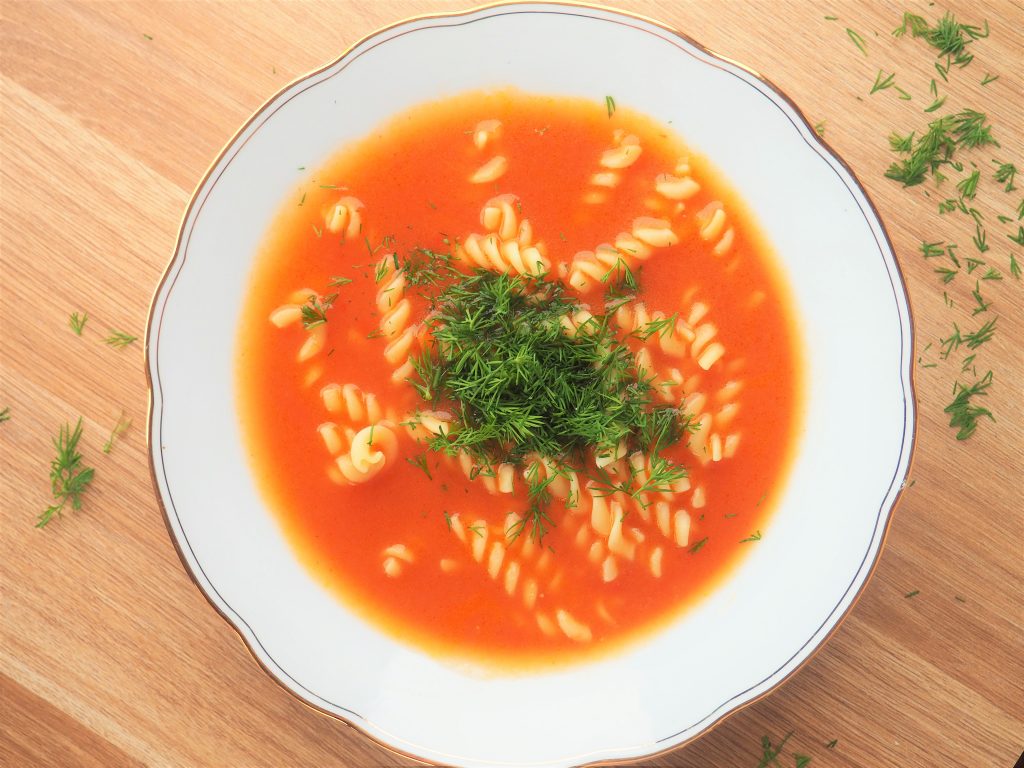 roślinna zupa pomidorowa